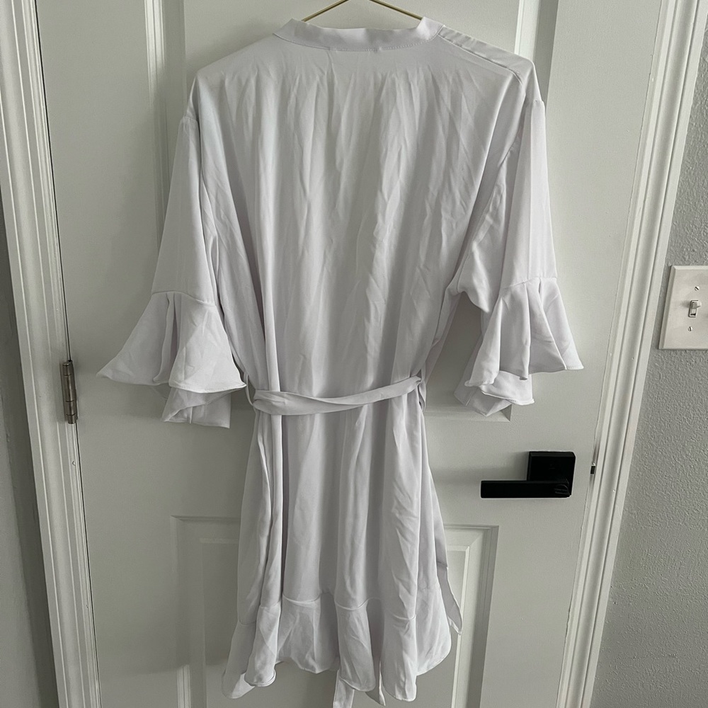 White Robe - Picture 2 of 2